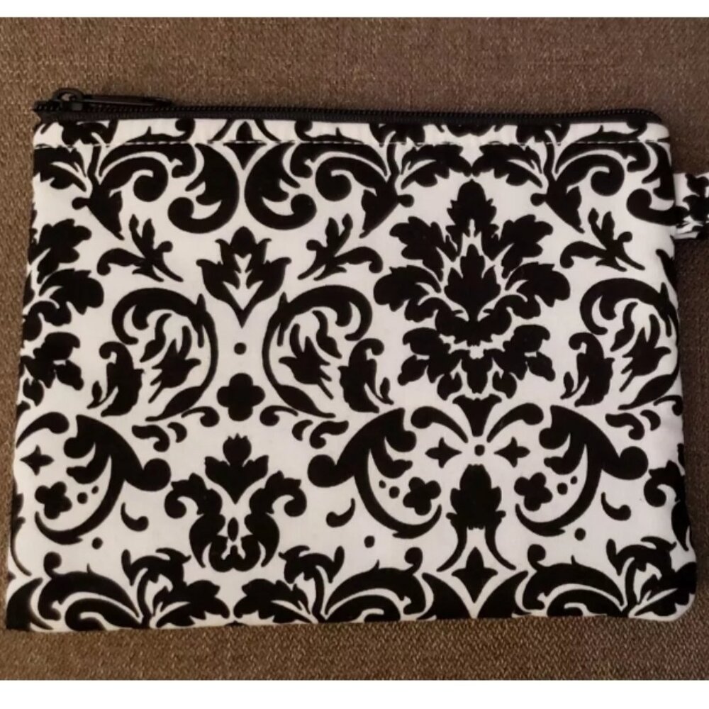 White and Black Damask Pattern Print Makeup Bag Cosmetic Case Travel Storage